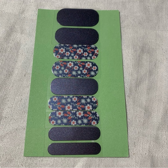Jamberry Mixed Mani Nail Set, All New, Florals, 10 Half Sheet Nail Wraps - Picture 5 of 11